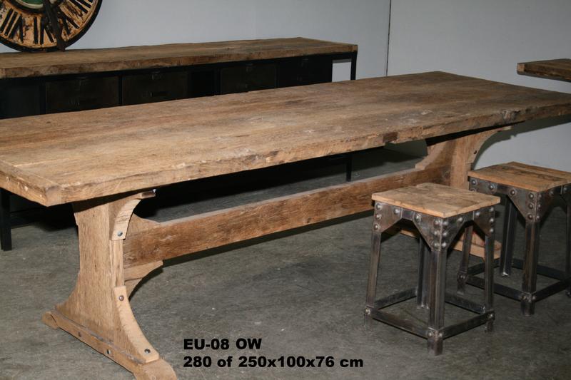 Industrial diningtable